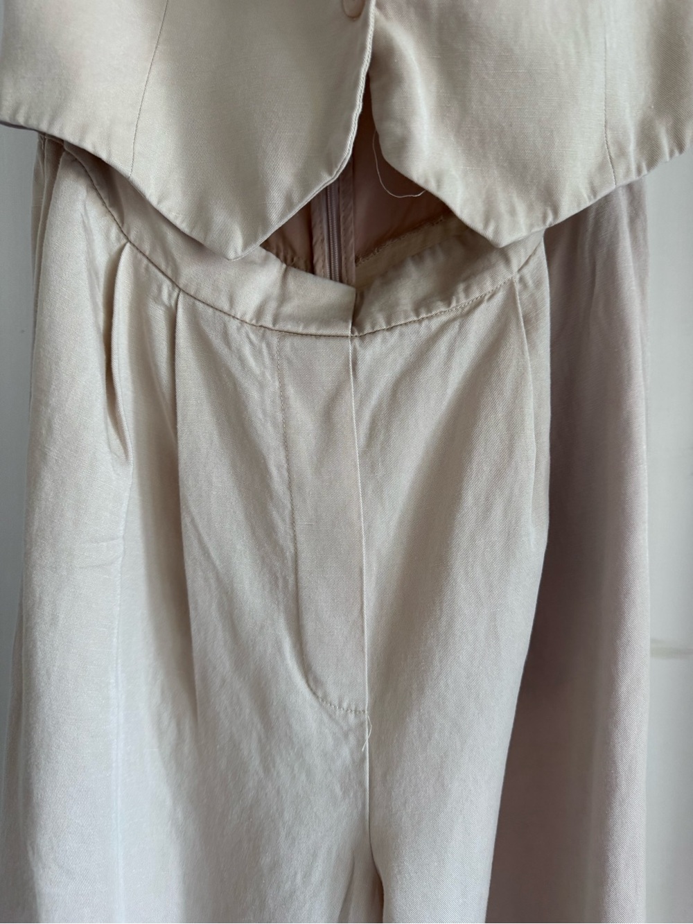 Astr The Label Cream Sleeveless V-Neck Cropped Vest with Wide-Leg Pants - Picture 11 of 15